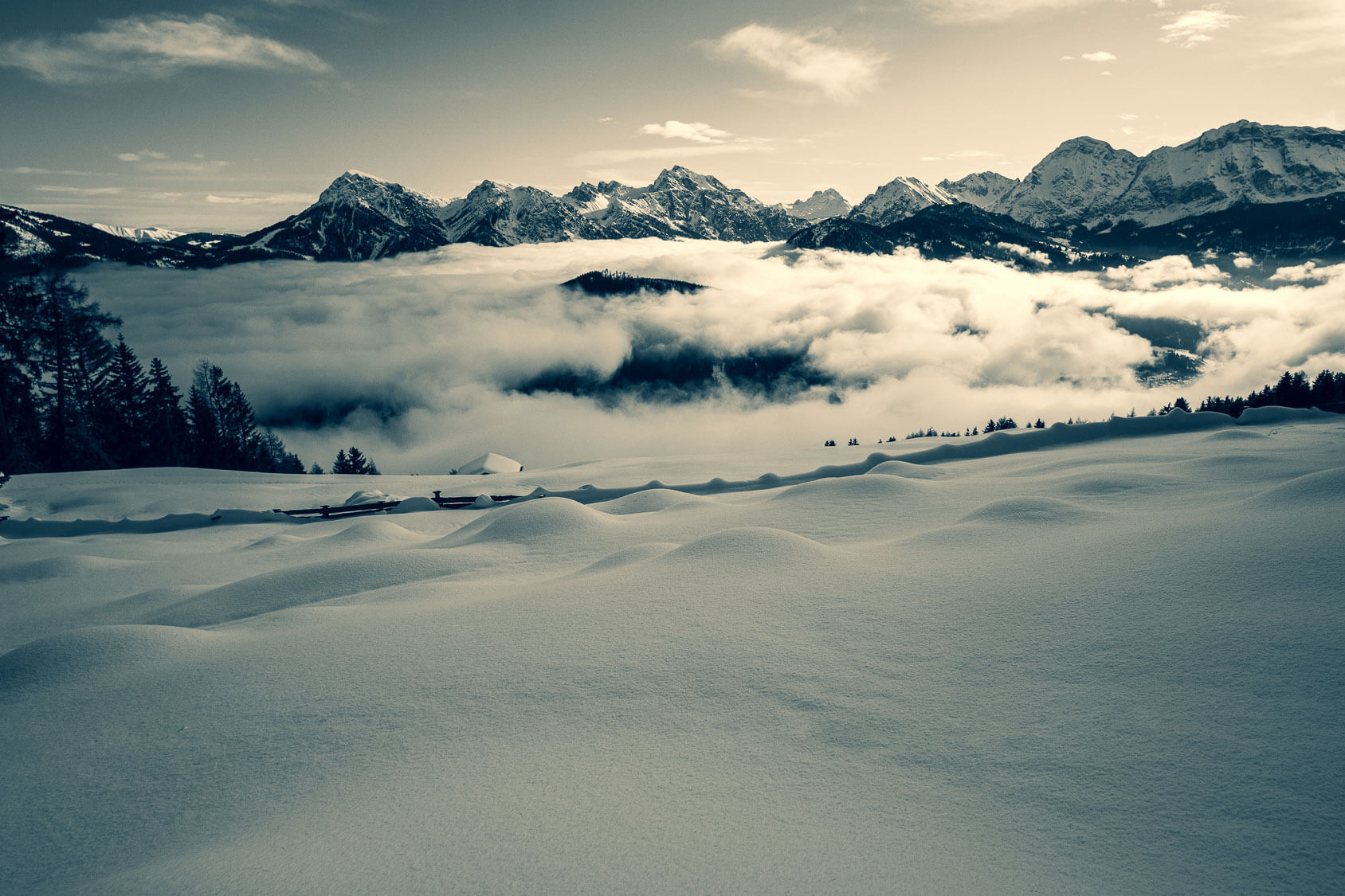 Coprire la nebbia in inverno
